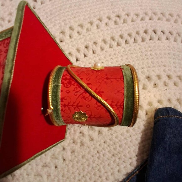 MUSICAL CHRISTMAS TREE DECOR-13" HIGH - Picture 3 of 7